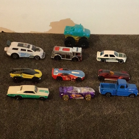 10 count of Hot Wheels - Picture 2 of 3